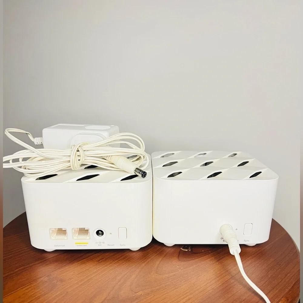 NETGEAR [RBS10] Orbi Mesh WiFi Router RBR10 and Satellite RBS10 with Power Cords - Picture 4 of 10